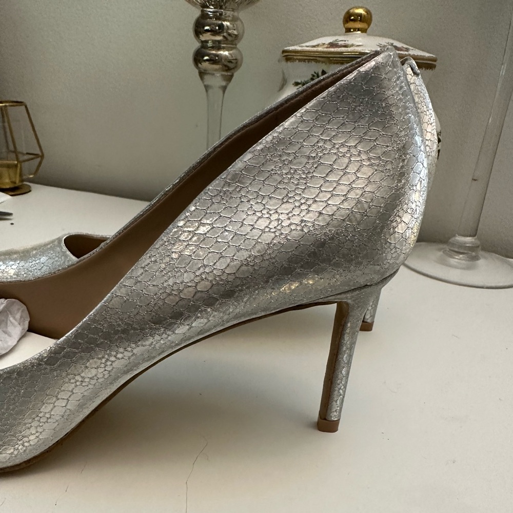 NEW| Metallic Silver Pointed Toe Stilettos Pumps - Picture 11 of 14